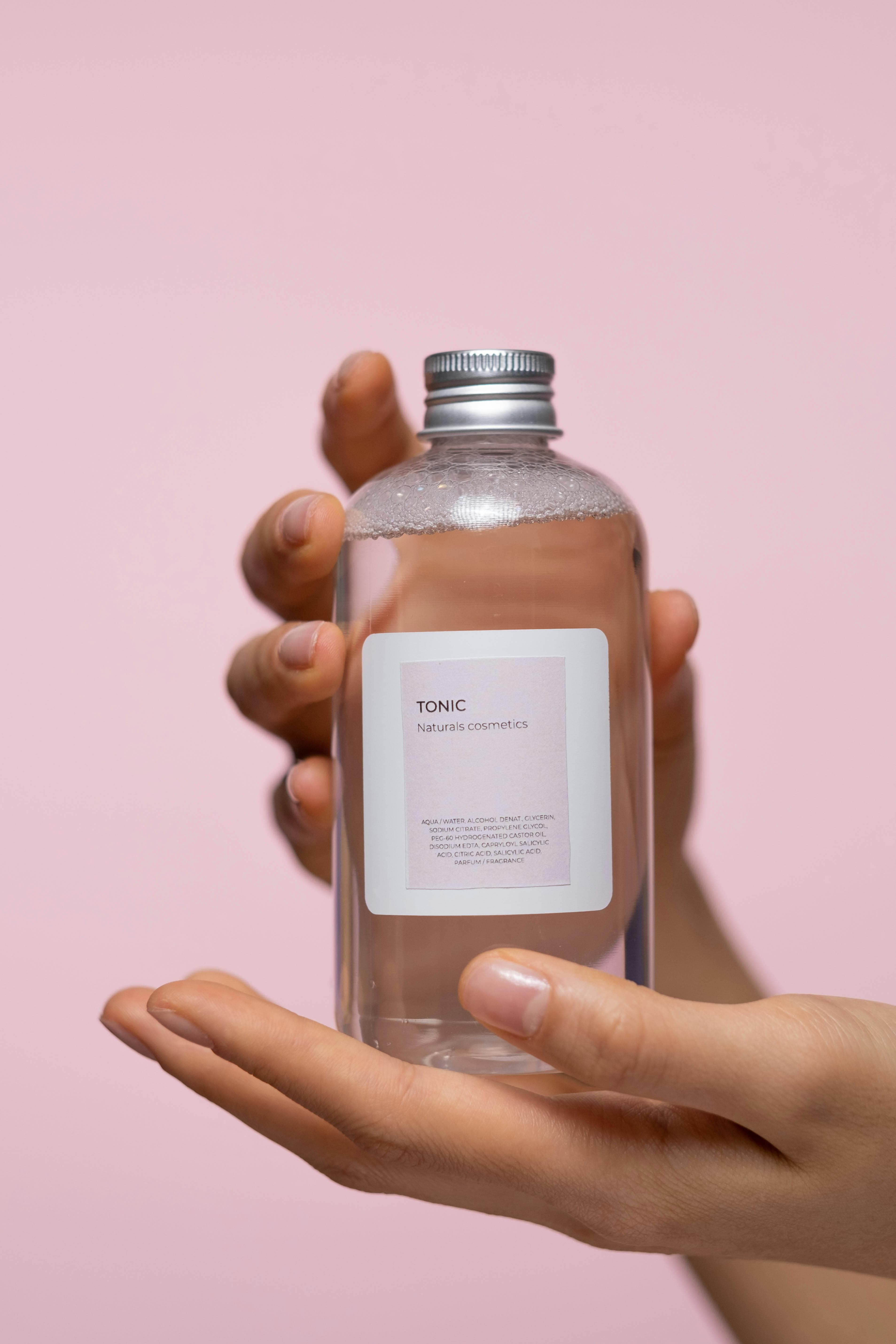 Tonic cosmétique naturel pour soins du visage, produits de beauté premium.